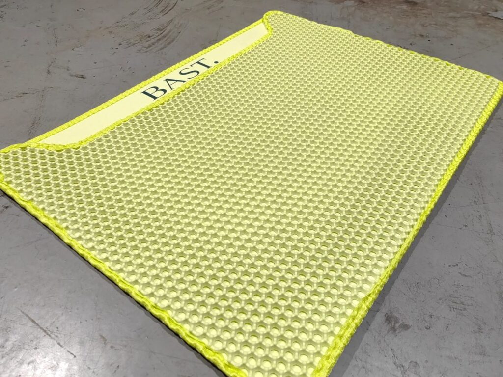 Alfombra BAST PET en ángulo
